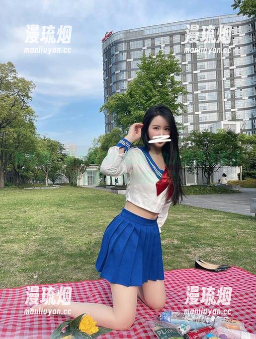 软妹小九九 微密圈 - 最新照片!软妹小九九把职业装穿出了时尚大片的感觉!