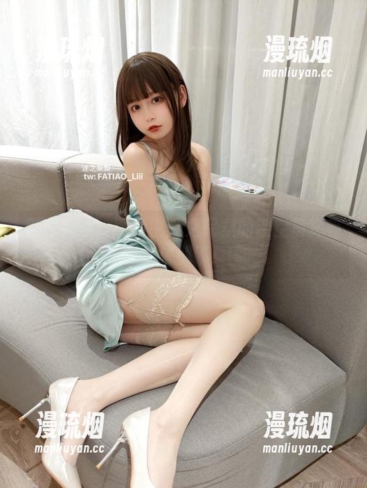 别再找啦！网盘中迷之呆梨的镂空写真等你来解锁！