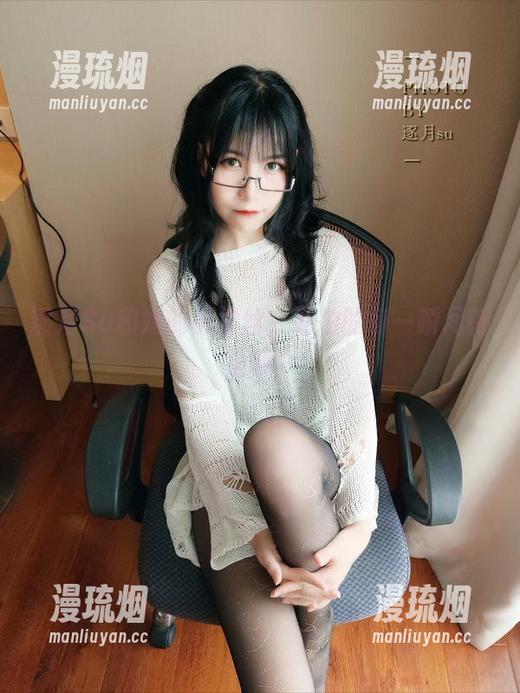 逐月Su 逐月Su和她的裤里丝,私拍的每一瞬间都是诗!