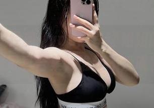 微密圈 - 经典yyds：铁锤姐姐的黑色渔网写真合集，谁还不爱呢？
