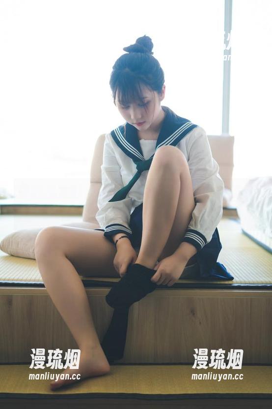镜酱兔女郎：最新写真集，兔耳朵会让你心跳加速哦！