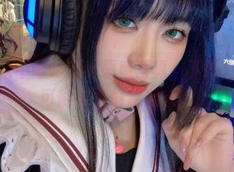 阿九从不咕咕的小恶魔写真，下载之后我可能要偷偷藏起来。