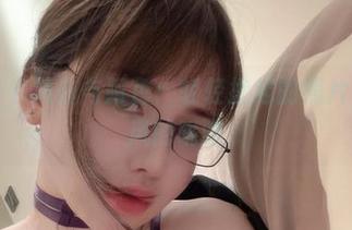 微密圈 - 纯白与阿色：轻轻掀起的照片，像是风的呢喃