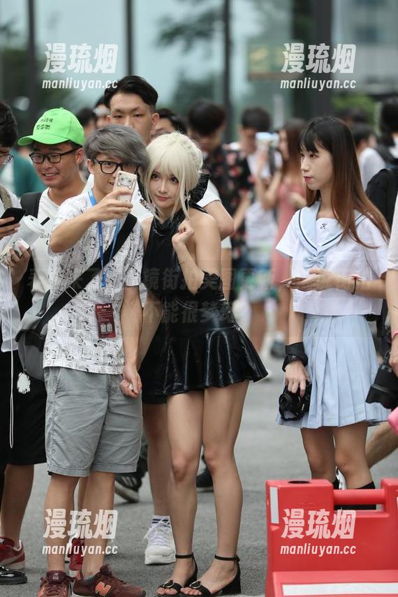 表妹来了，魔镜街拍美图更新，谁说街拍不能很梦幻？