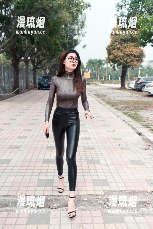 魔镜街拍 看魔镜街拍里的黑丝连衣长裙,私拍图包一发不可收拾!