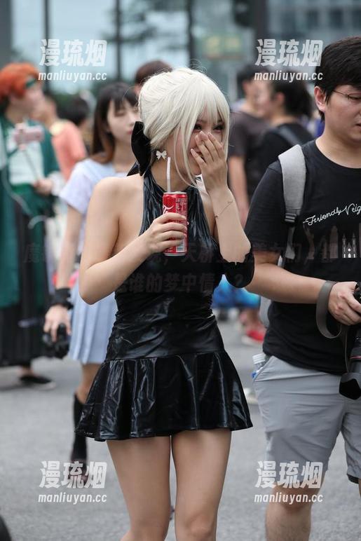 魔镜街拍 魔镜街拍最新发现,天桥上的美女们,都是谁的梦中情人?