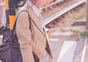 黑川学妹的私房写真：谁说学妹只能认真？来看看她不一样的侧面！