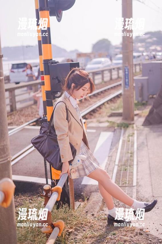 黑川 黑川学妹的私房写真:谁说学妹只能认真?来看看她不一样的侧面!